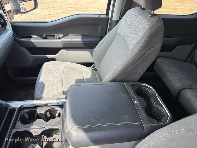 image for item ER1822 2023 Ford F250 Super Duty Crew Cab pickup truck
