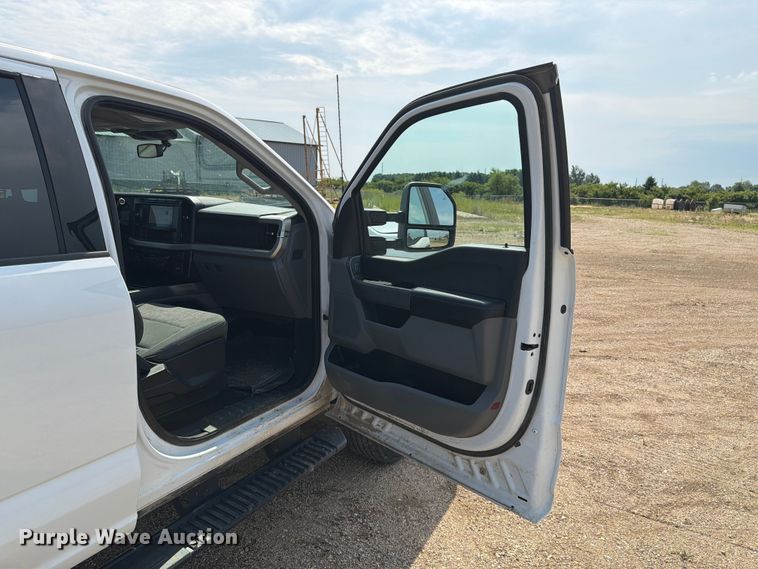 image for item ER1822 2023 Ford F250 Super Duty Crew Cab pickup truck