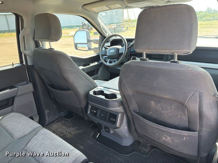image for item ER1822 2023 Ford F250 Super Duty Crew Cab pickup truck