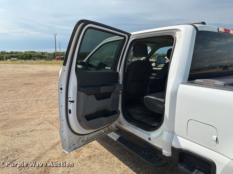 image for item ER1822 2023 Ford F250 Super Duty Crew Cab pickup truck