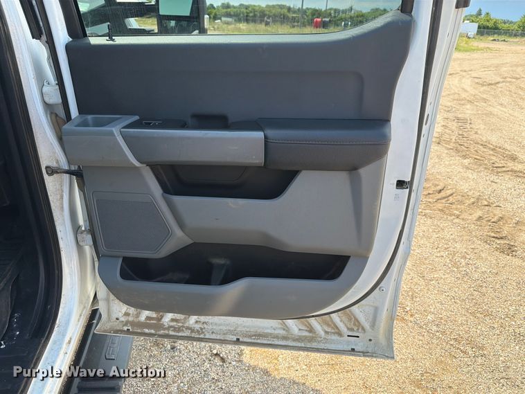 image for item ER1822 2023 Ford F250 Super Duty Crew Cab pickup truck