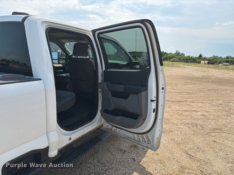 image for item ER1822 2023 Ford F250 Super Duty Crew Cab pickup truck