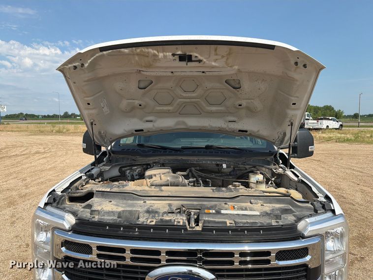 image for item ER1822 2023 Ford F250 Super Duty Crew Cab pickup truck