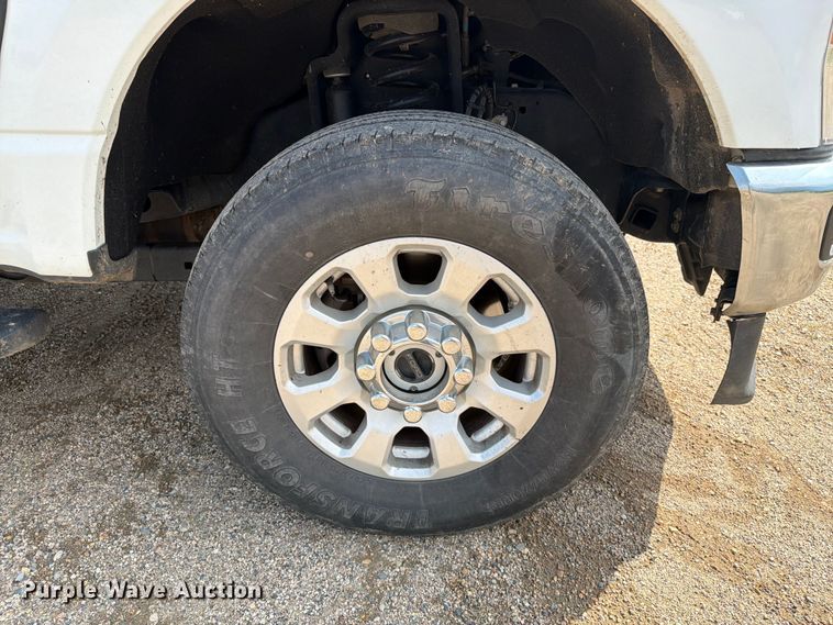 image for item ER1822 2023 Ford F250 Super Duty Crew Cab pickup truck