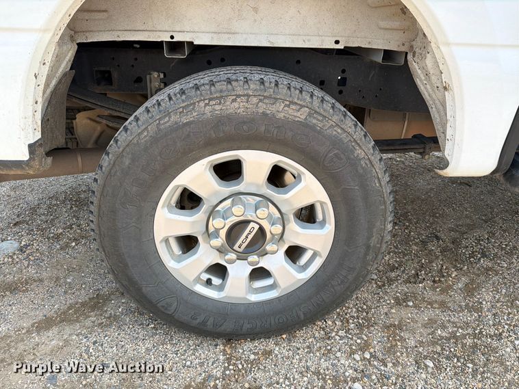image for item ER1822 2023 Ford F250 Super Duty Crew Cab pickup truck