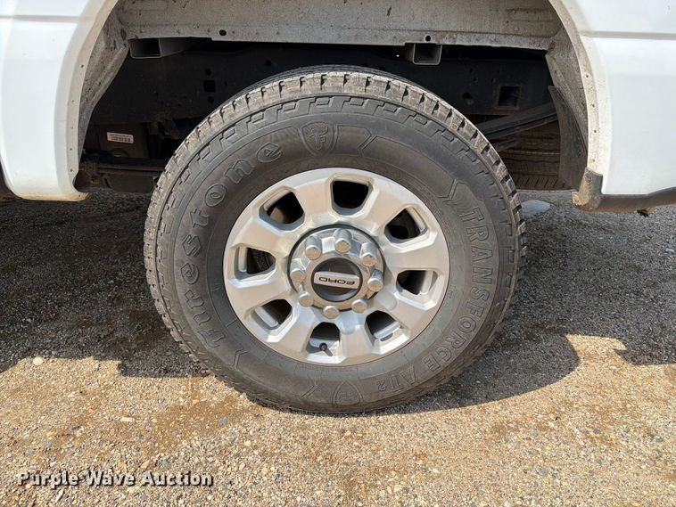 image for item ER1822 2023 Ford F250 Super Duty Crew Cab pickup truck
