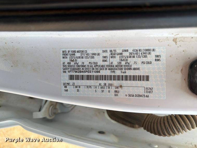 image for item ER1822 2023 Ford F250 Super Duty Crew Cab pickup truck