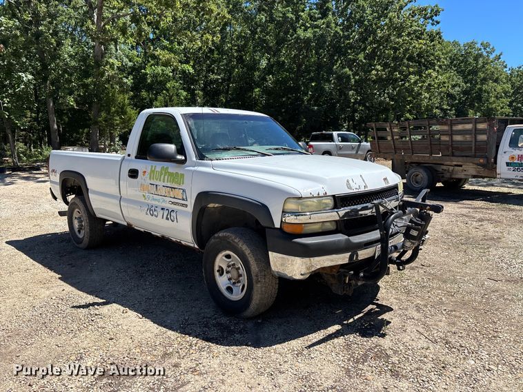 image for item ER3044 2002 Chevrolet Silverado 2500HD pickup truck