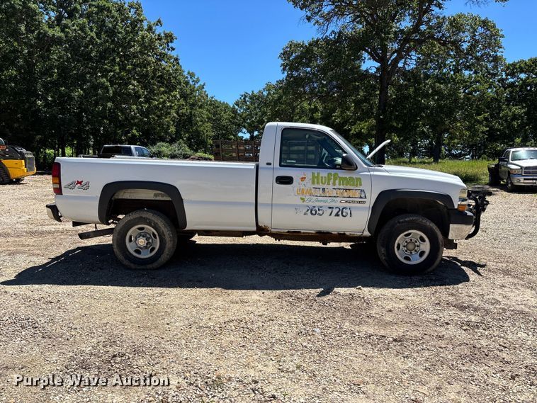 image for item ER3044 2002 Chevrolet Silverado 2500HD pickup truck