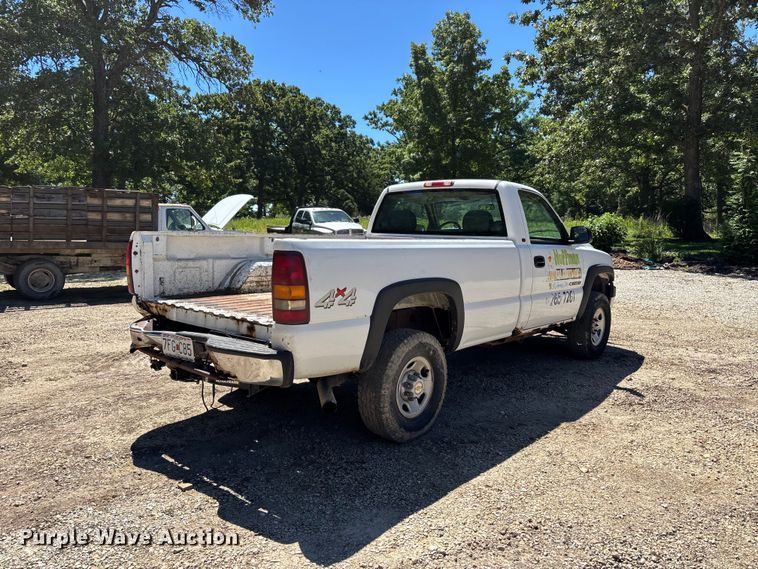 image for item ER3044 2002 Chevrolet Silverado 2500HD pickup truck