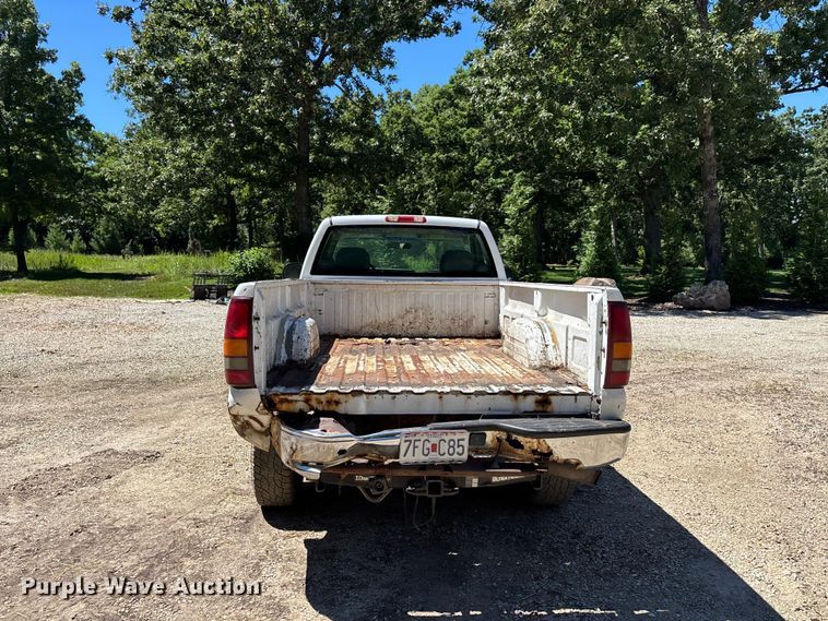 image for item ER3044 2002 Chevrolet Silverado 2500HD pickup truck