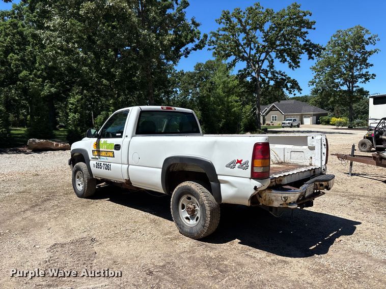image for item ER3044 2002 Chevrolet Silverado 2500HD pickup truck
