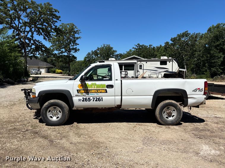 image for item ER3044 2002 Chevrolet Silverado 2500HD pickup truck