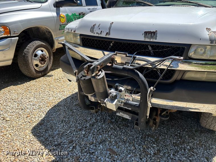 image for item ER3044 2002 Chevrolet Silverado 2500HD pickup truck