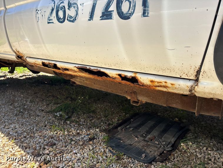 image for item ER3044 2002 Chevrolet Silverado 2500HD pickup truck