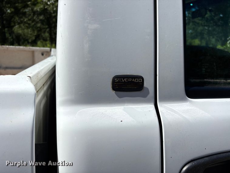 image for item ER3044 2002 Chevrolet Silverado 2500HD pickup truck