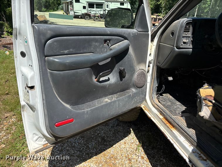 image for item ER3044 2002 Chevrolet Silverado 2500HD pickup truck