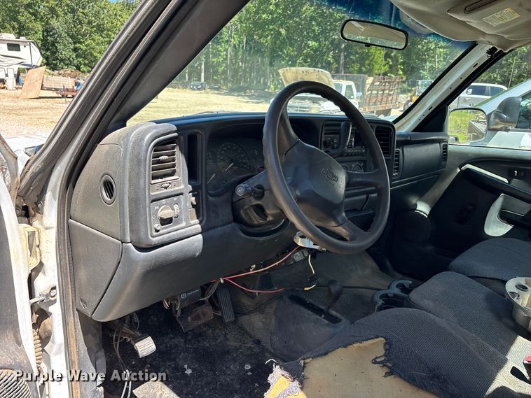 image for item ER3044 2002 Chevrolet Silverado 2500HD pickup truck