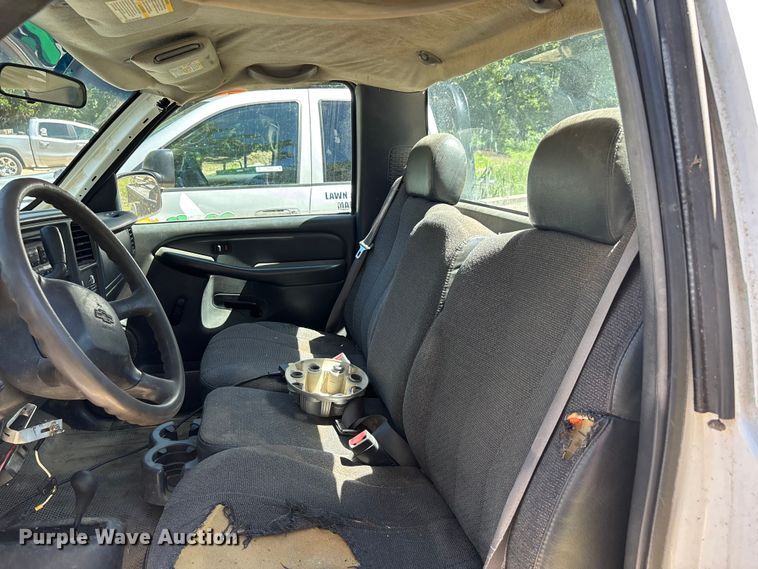 image for item ER3044 2002 Chevrolet Silverado 2500HD pickup truck