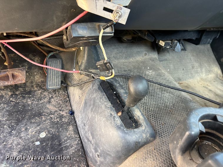 image for item ER3044 2002 Chevrolet Silverado 2500HD pickup truck
