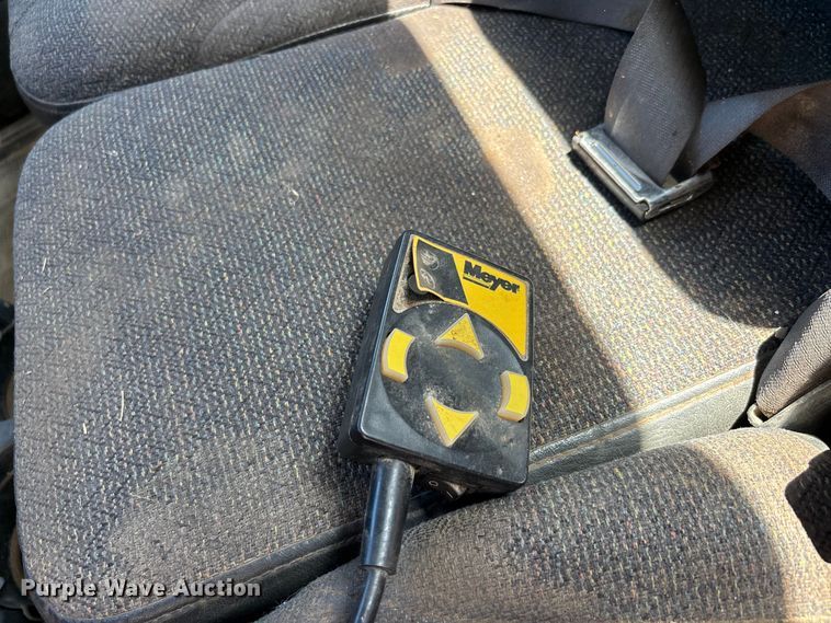 image for item ER3044 2002 Chevrolet Silverado 2500HD pickup truck
