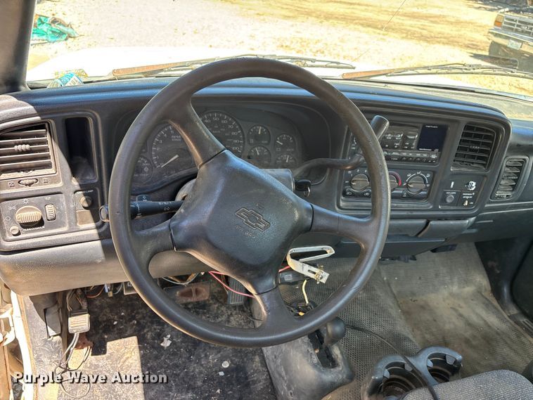 image for item ER3044 2002 Chevrolet Silverado 2500HD pickup truck
