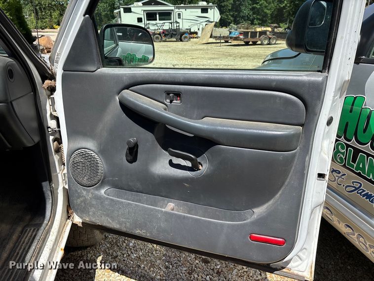 image for item ER3044 2002 Chevrolet Silverado 2500HD pickup truck