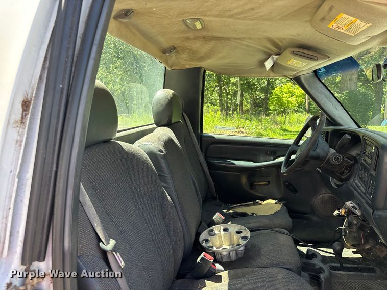 image for item ER3044 2002 Chevrolet Silverado 2500HD pickup truck