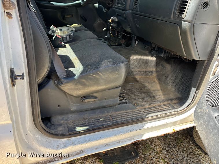 image for item ER3044 2002 Chevrolet Silverado 2500HD pickup truck