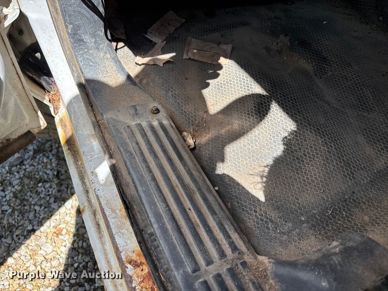 image for item ER3044 2002 Chevrolet Silverado 2500HD pickup truck