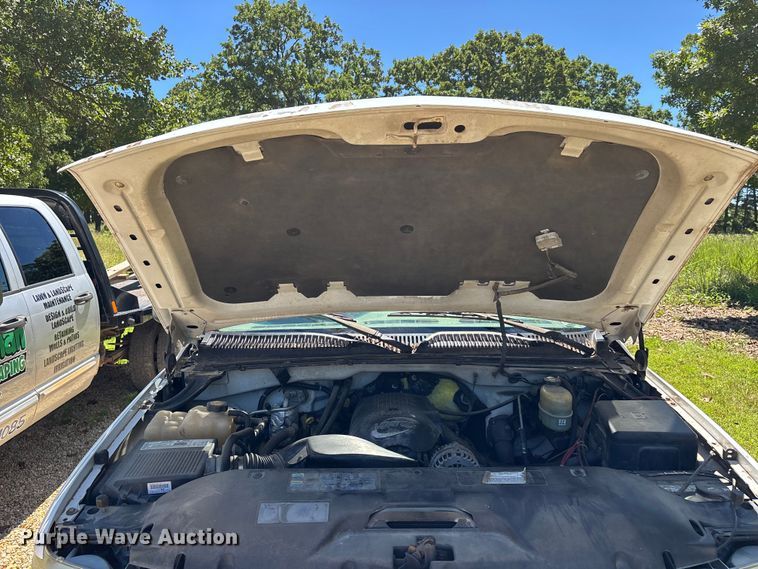 image for item ER3044 2002 Chevrolet Silverado 2500HD pickup truck