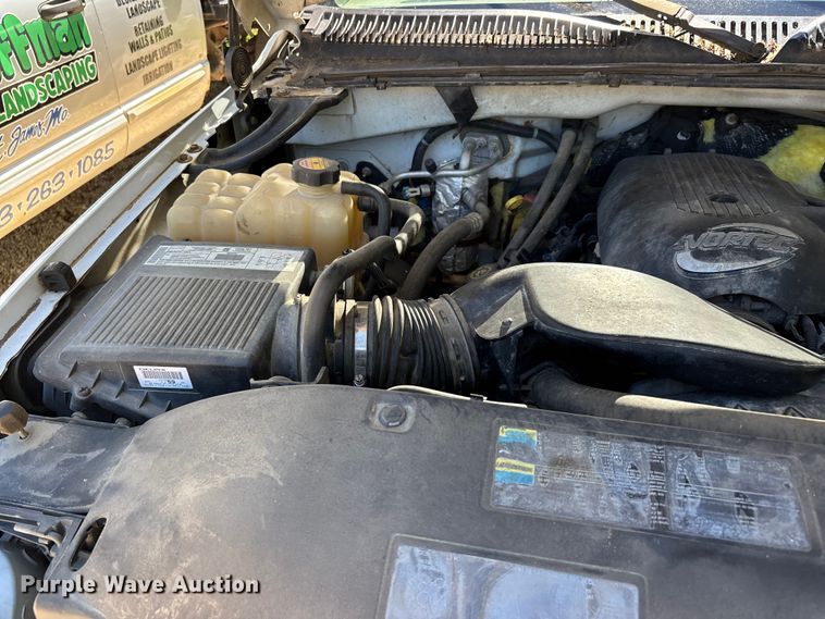 image for item ER3044 2002 Chevrolet Silverado 2500HD pickup truck