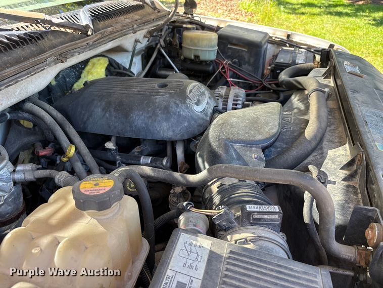 image for item ER3044 2002 Chevrolet Silverado 2500HD pickup truck