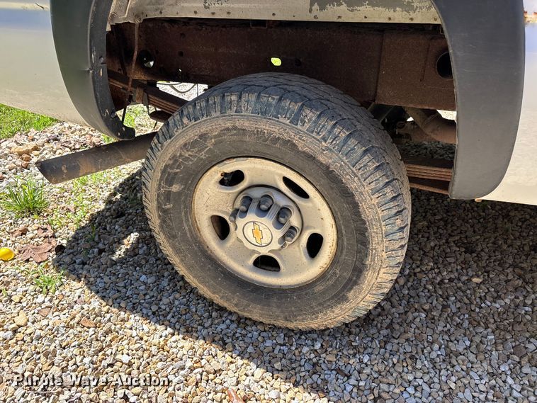image for item ER3044 2002 Chevrolet Silverado 2500HD pickup truck
