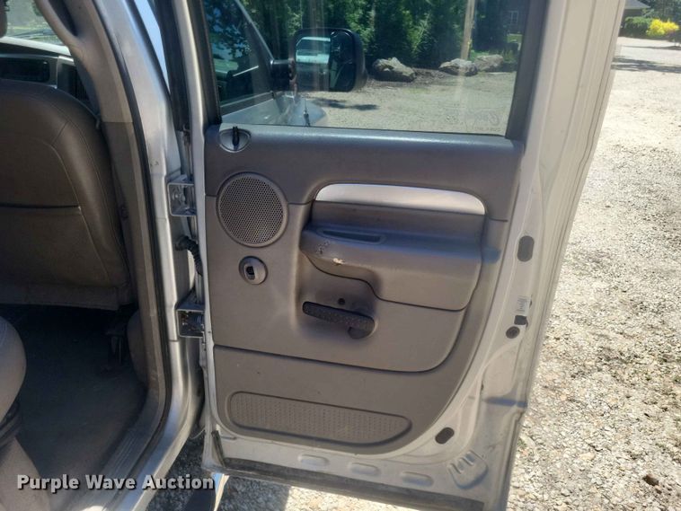 image for item ER3045 2005 Dodge Ram 3500 Ext. Cab dump flatbed pickup truck