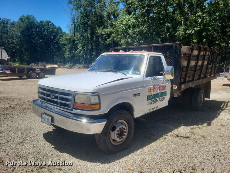 image for item ER3046 1992 Ford F-Super Duty flatbed truck