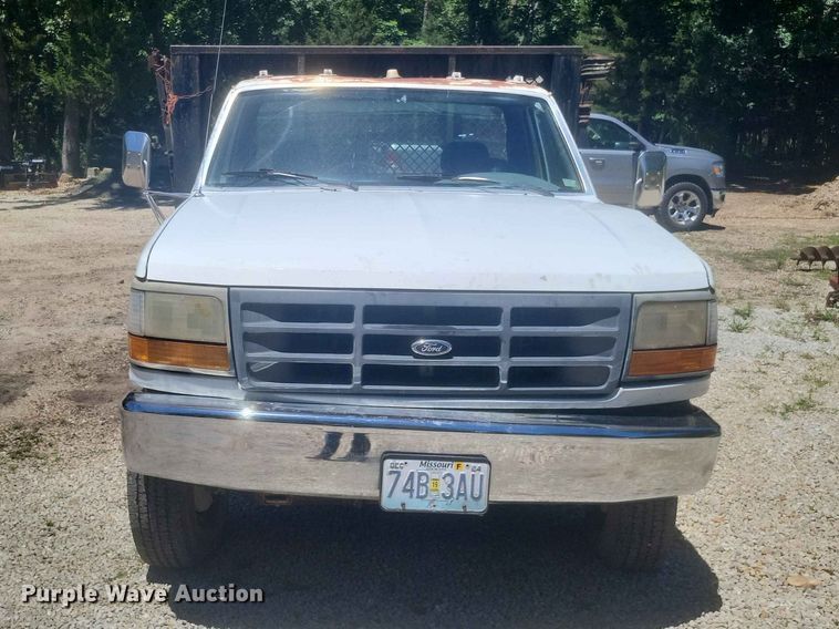 image for item ER3046 1992 Ford F-Super Duty flatbed truck