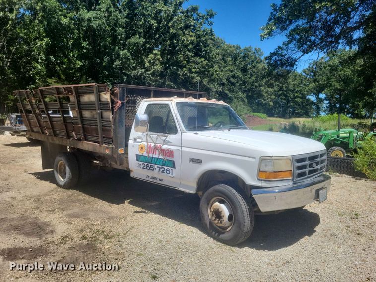 image for item ER3046 1992 Ford F-Super Duty flatbed truck
