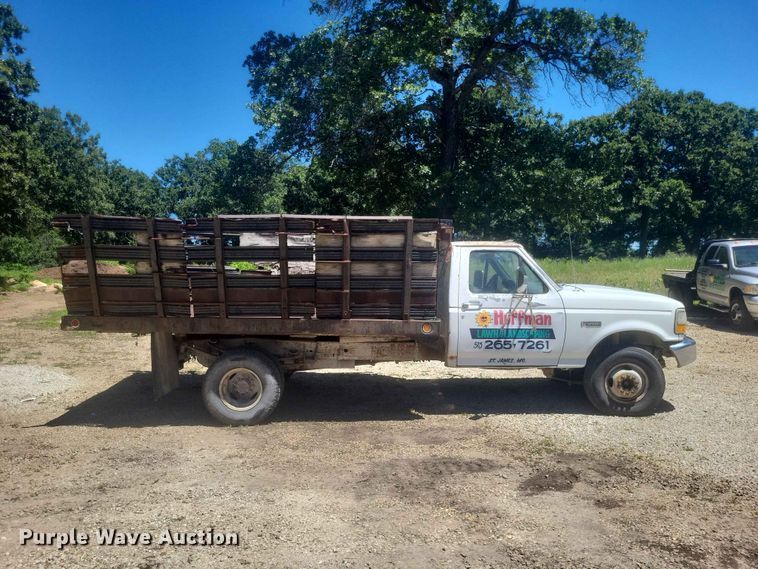 image for item ER3046 1992 Ford F-Super Duty flatbed truck
