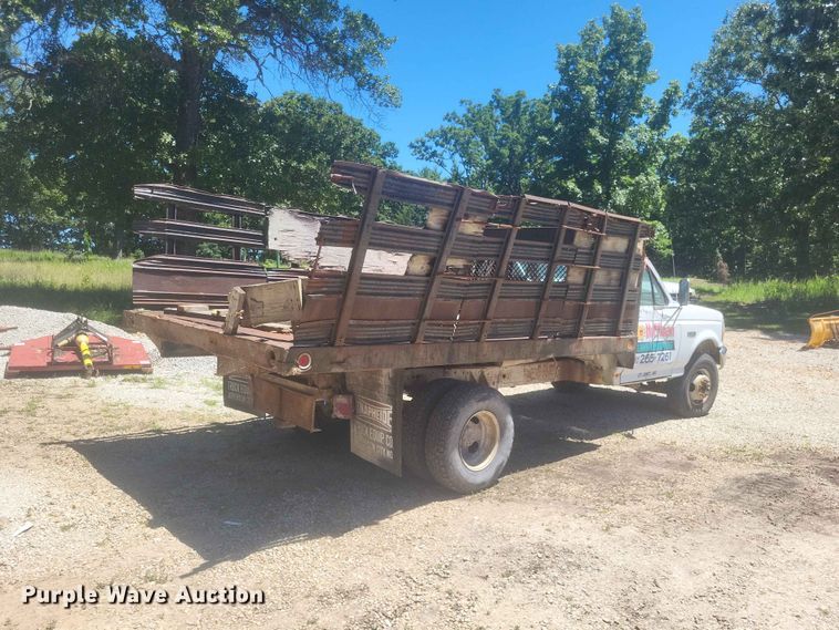 image for item ER3046 1992 Ford F-Super Duty flatbed truck