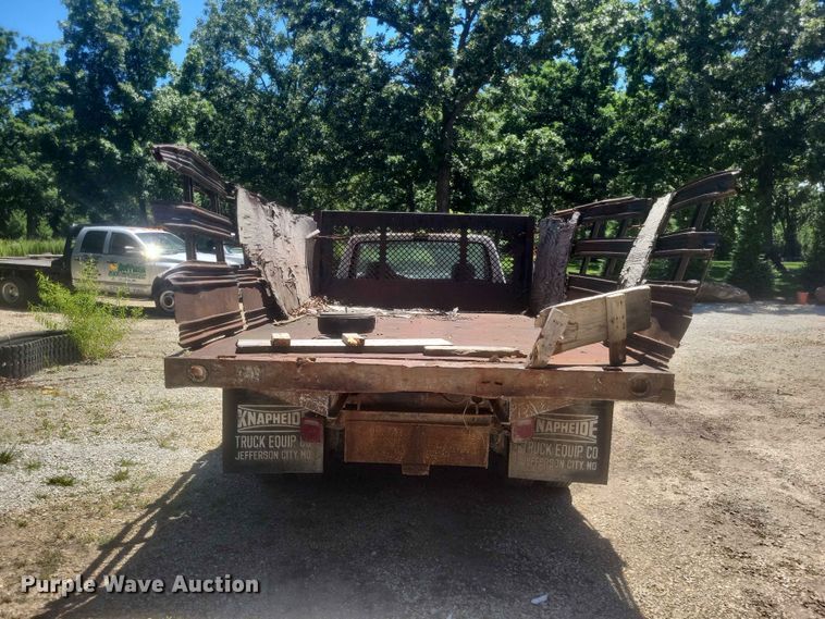 image for item ER3046 1992 Ford F-Super Duty flatbed truck