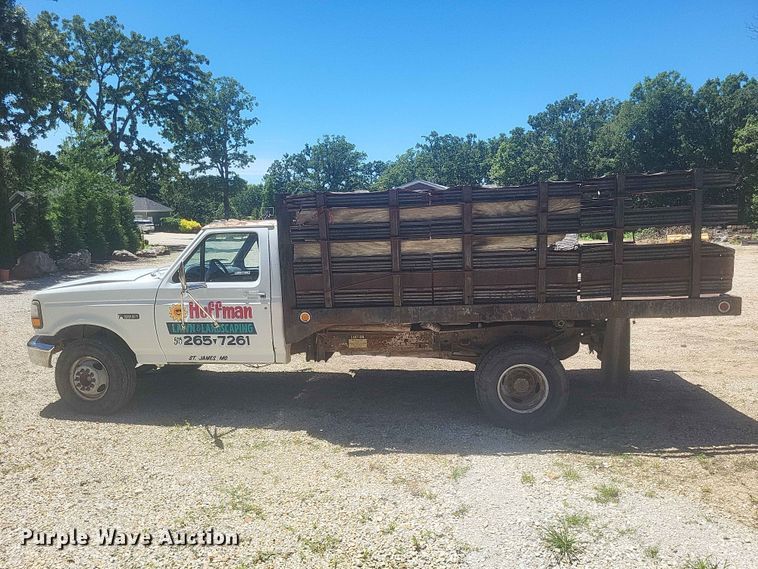 image for item ER3046 1992 Ford F-Super Duty flatbed truck