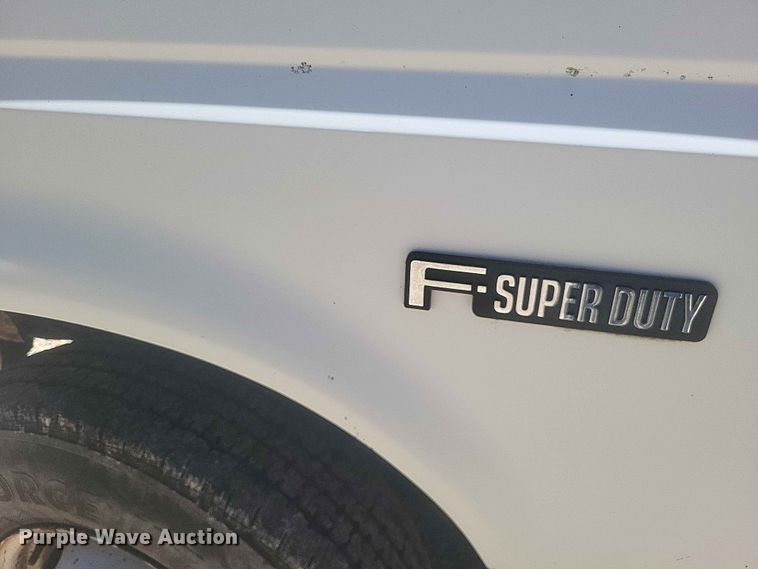 image for item ER3046 1992 Ford F-Super Duty flatbed truck