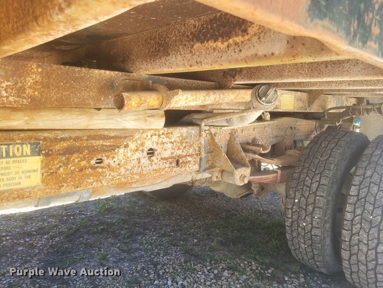 image for item ER3046 1992 Ford F-Super Duty flatbed truck