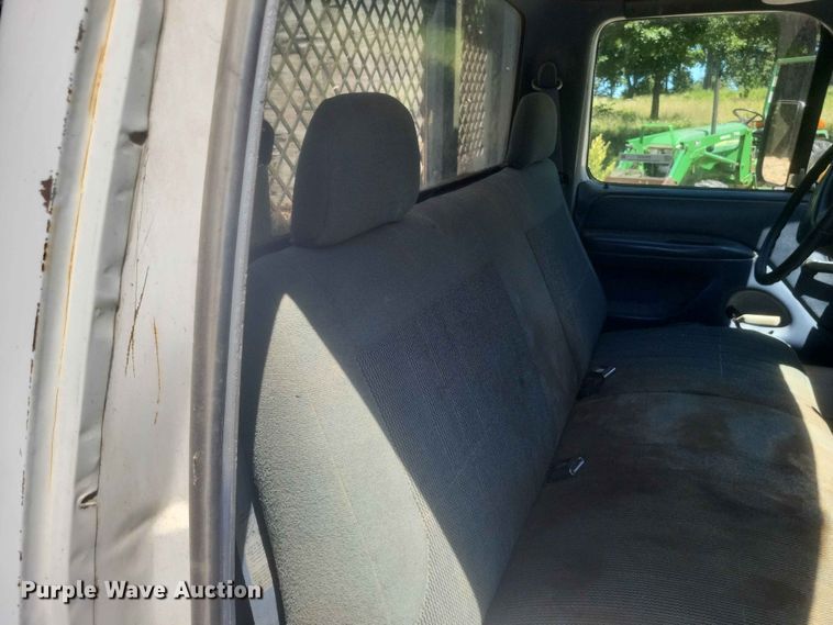 image for item ER3046 1992 Ford F-Super Duty flatbed truck