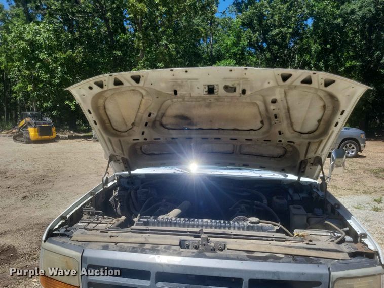 image for item ER3046 1992 Ford F-Super Duty flatbed truck