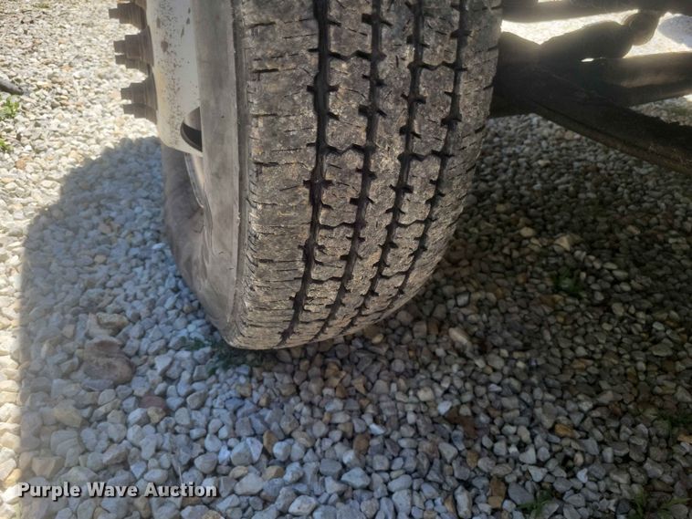 image for item ER3046 1992 Ford F-Super Duty flatbed truck