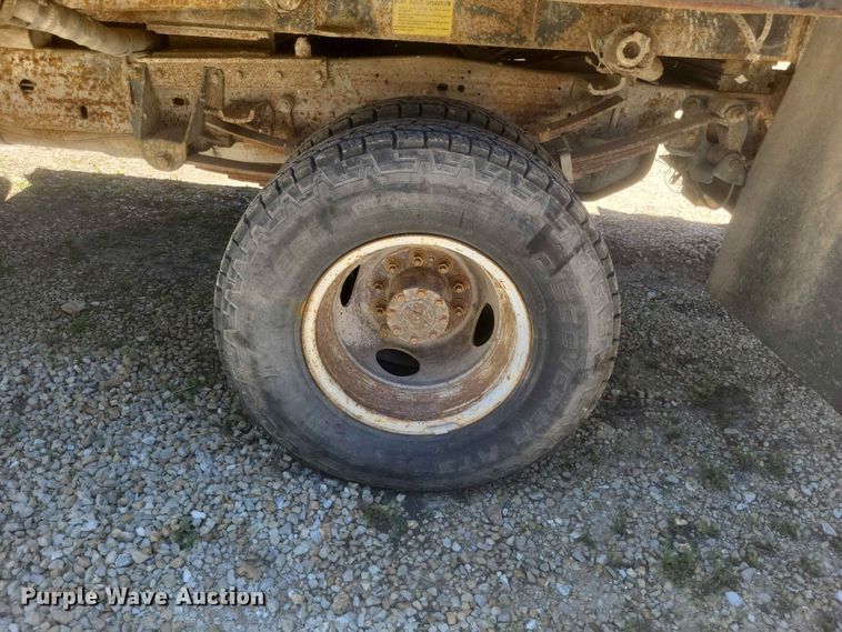 image for item ER3046 1992 Ford F-Super Duty flatbed truck