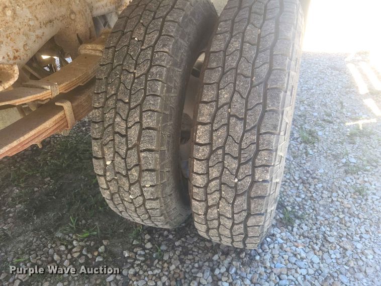 image for item ER3046 1992 Ford F-Super Duty flatbed truck