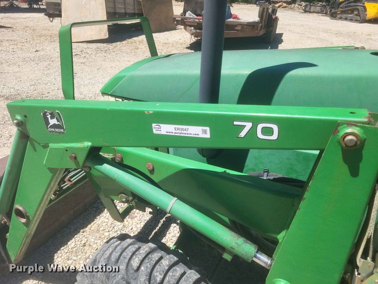 image for item ER3047 John Deere 790 MFWD tractor